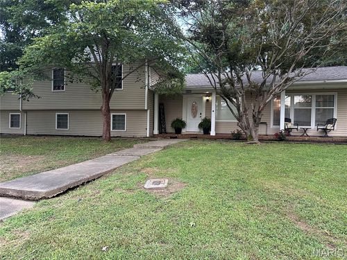 303 Kennedy Dr, Sikeston, MO, 63801-5130 | Card Image