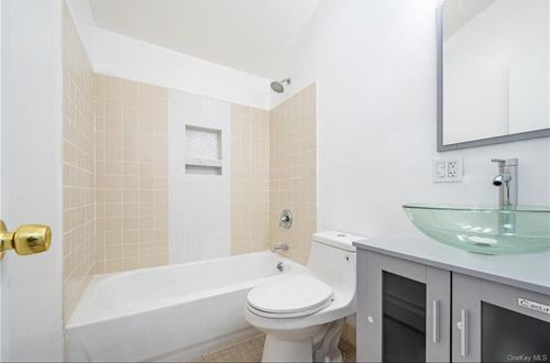 2nd-218 Howe Ave, Bronx, NY, 10473-1666 | Card Image