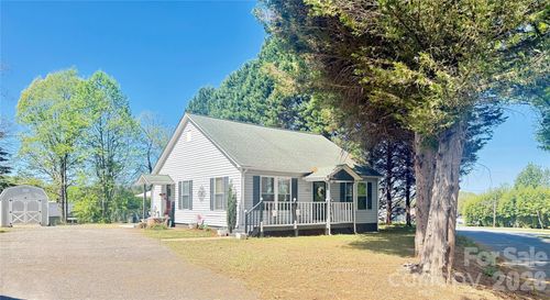 2925 Pine St, Claremont, NC, 28610-8070 | Card Image