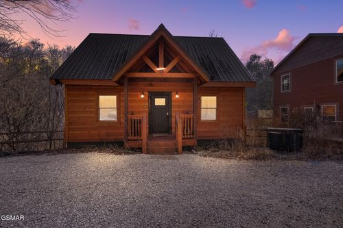 1016 Ravens Ford Way, Sevierville, TN, 37876-1696 | Card Image