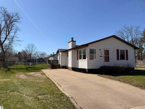 439 Colfax St, Cadillac, MI, 49601-1725 | Card Image