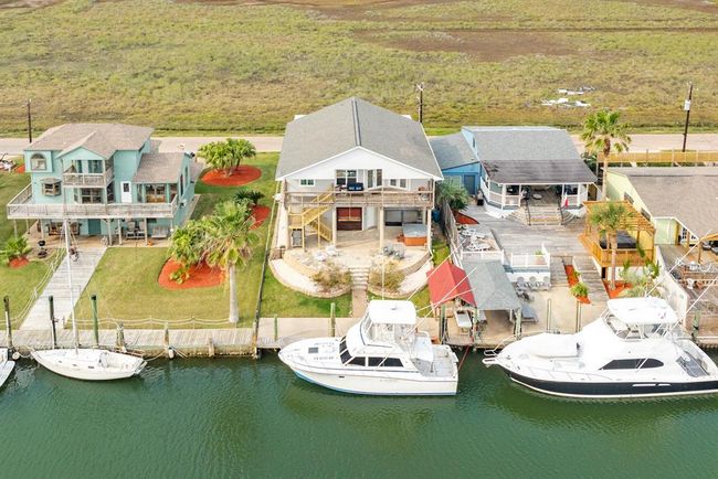 Park your boat in front of your home, grab the keys and hit open water quickly. | Image 24