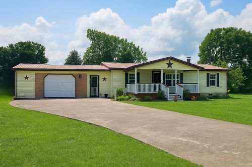 365 Meadowbrook Dr, Stanford, KY, 40484-8641 | Card Image