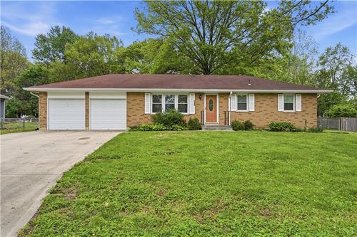 705 Sw Maple Ln, Oak Grove, MO, 64075-9303 | Card Image