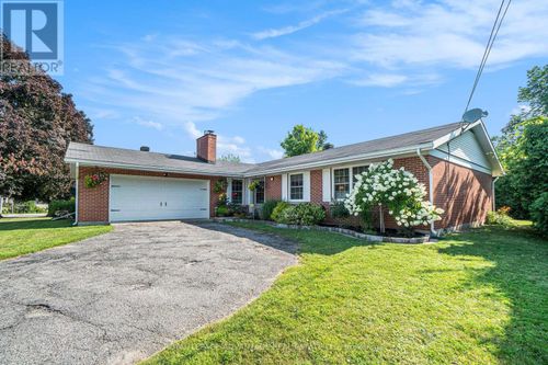 3 Florence St, Smiths Falls, ON, K7A4A4 | Card Image
