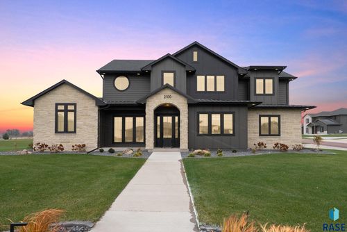 2100 N Marlowe Ave Avenue, Sioux Falls, SD, 57110 | Card Image