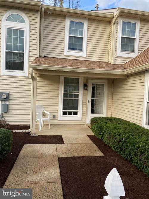 1811 Hennessy Dr, SOUTHAMPTON, PA, 18966-4038 | Card Image