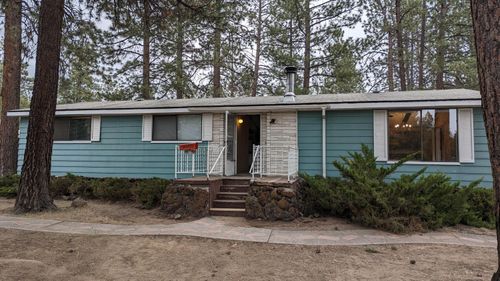 60976 Ridge Dr, Bend, OR, 97702-9115 | Card Image