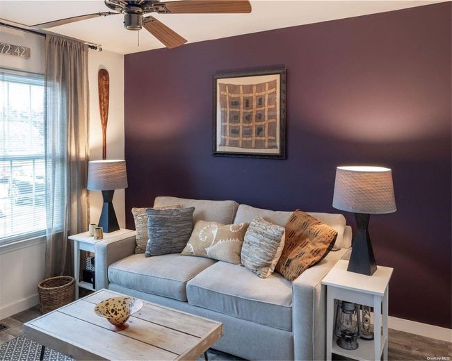 Guest Bedroom (Aubergine Reading Room) | Image 8