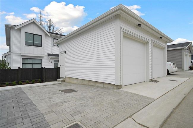 7561 197 Street, Home with 4 bedrooms, 3 bathrooms and 2 parking in Langley BC | Image 30