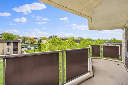 3e-17-85 215th St, Bayside, NY, 11360-1703 | Card Image
