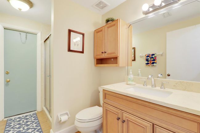APT-7C - 1801 Us Highway 1, Condo with 2 bedrooms, 2 bathrooms and null parking in Jupiter FL | Image 27