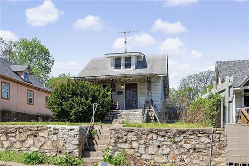 1612 Topping Ave, Kansas City, MO, 64126-2420 | Card Image