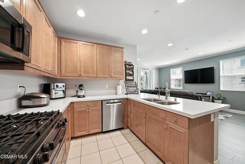 586 Pioneer St, Camarillo, CA, 93010-7600 | Card Image