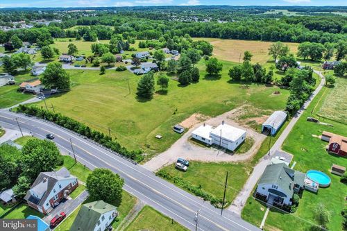 1090 Frederick Pike, LITTLESTOWN, PA, 17340-9383 | Card Image
