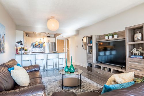 404-30 Fashion Roseway N/A, North York, ON, M2N6B4 | Card Image