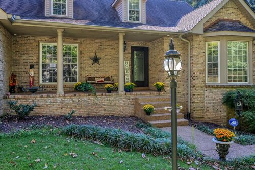 228 Druid Hills Dr, Dickson, TN, 37055-3331 | Card Image