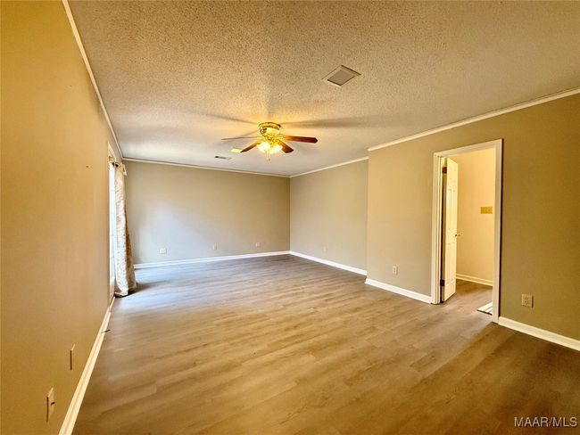 Large primary bedroom | Image 21