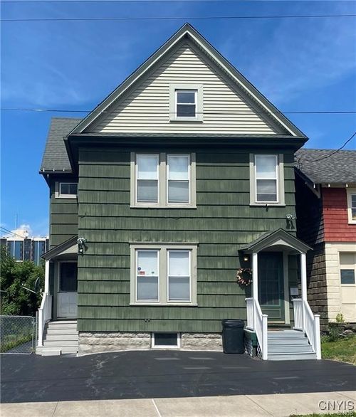 243 Cleveland Ave, Syracuse, NY, 13208-2301 | Card Image