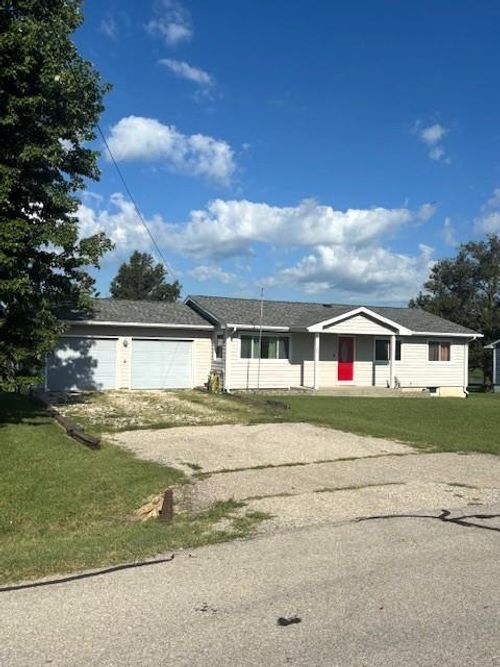 105 N 3rd St, New Strawn, KS, 66839-8912 | Card Image