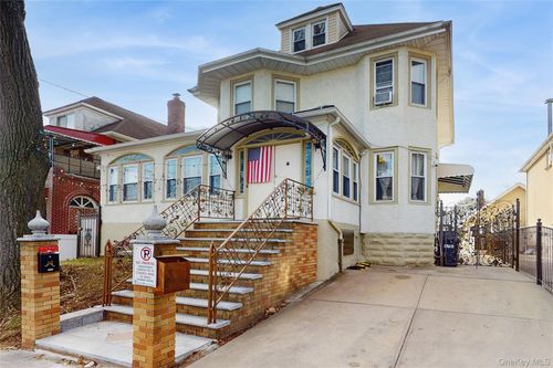 3126 Buell St, East Elmhurst, NY, 11369-1915 | Card Image