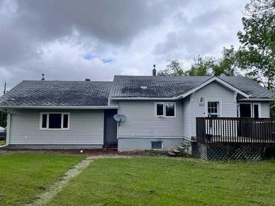 100 1 St Ave E, House detached with 4 bedrooms, 2 bathrooms and 2 parking in Neilburg SK | Image 1