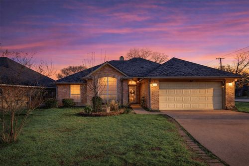 2521 Classic Ct W, Bedford, TX, 76021-4927 | Card Image
