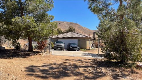 20465 Piedmont Rd, Apple Valley, CA, 92308-5373 | Card Image