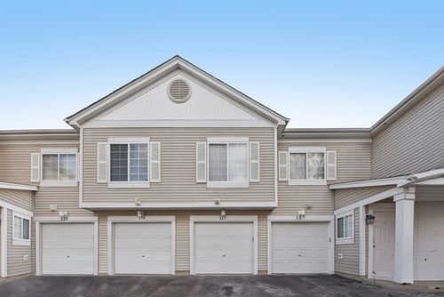 117 Braxton Ln, Aurora, IL, 60504-6673 | Card Image