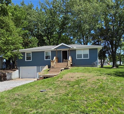 305 Park St, Lathrop, MO, 64465-9701 | Card Image