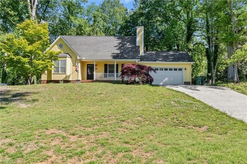 230 Country Club Rd, Mount Airy, NC, 27030-2347 | Card Image