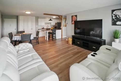 apt-9e-30 Woodland St, Hartford, CT, 06105-2318 | Card Image