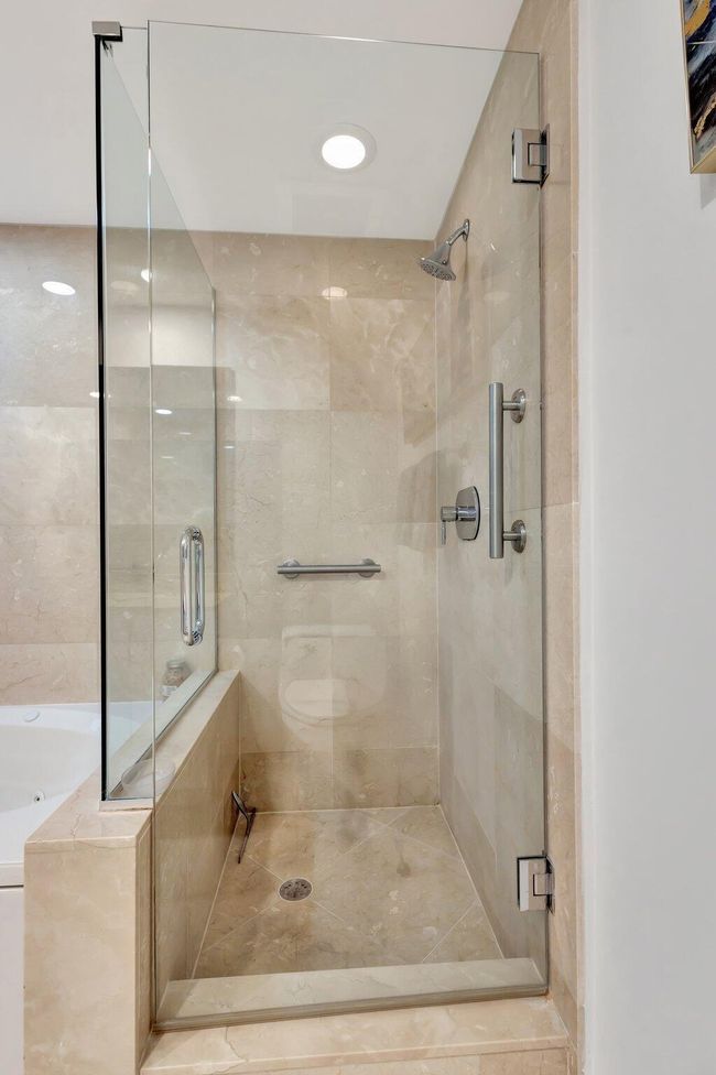 APT-504 - 550 Okeechobee Blvd, Condo with 2 bedrooms, 2 bathrooms and null parking in West Palm Beach FL | Image 17