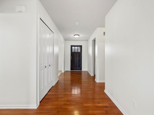 1051 Paddock Ln, Condo with 2 bedrooms, 2 bathrooms and null parking in South Lyon MI | Image 5