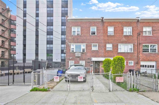 View of building exterior with fence private yard | Image 29