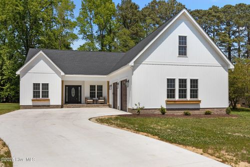 210 Crown Dr, Washington, NC, 27889-3402 | Card Image