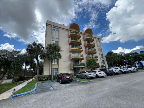 apt-301-9360 Fontainebleau Blvd, Miami, FL, 33172-4635 | Card Image