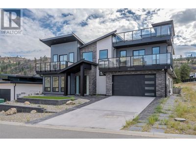 3304 Evergreen Dr, House other with 5 bedrooms, 5 bathrooms and 2 parking in Penticton BC | Image 1