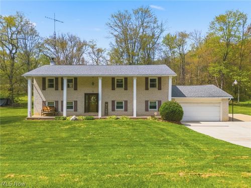 6195 Breezehill Rd Sw, East Sparta, OH, 44626-9404 | Card Image