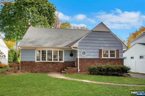 9 Glenfield Rd, Glen Ridge, NJ, 07028-1909 | Card Image