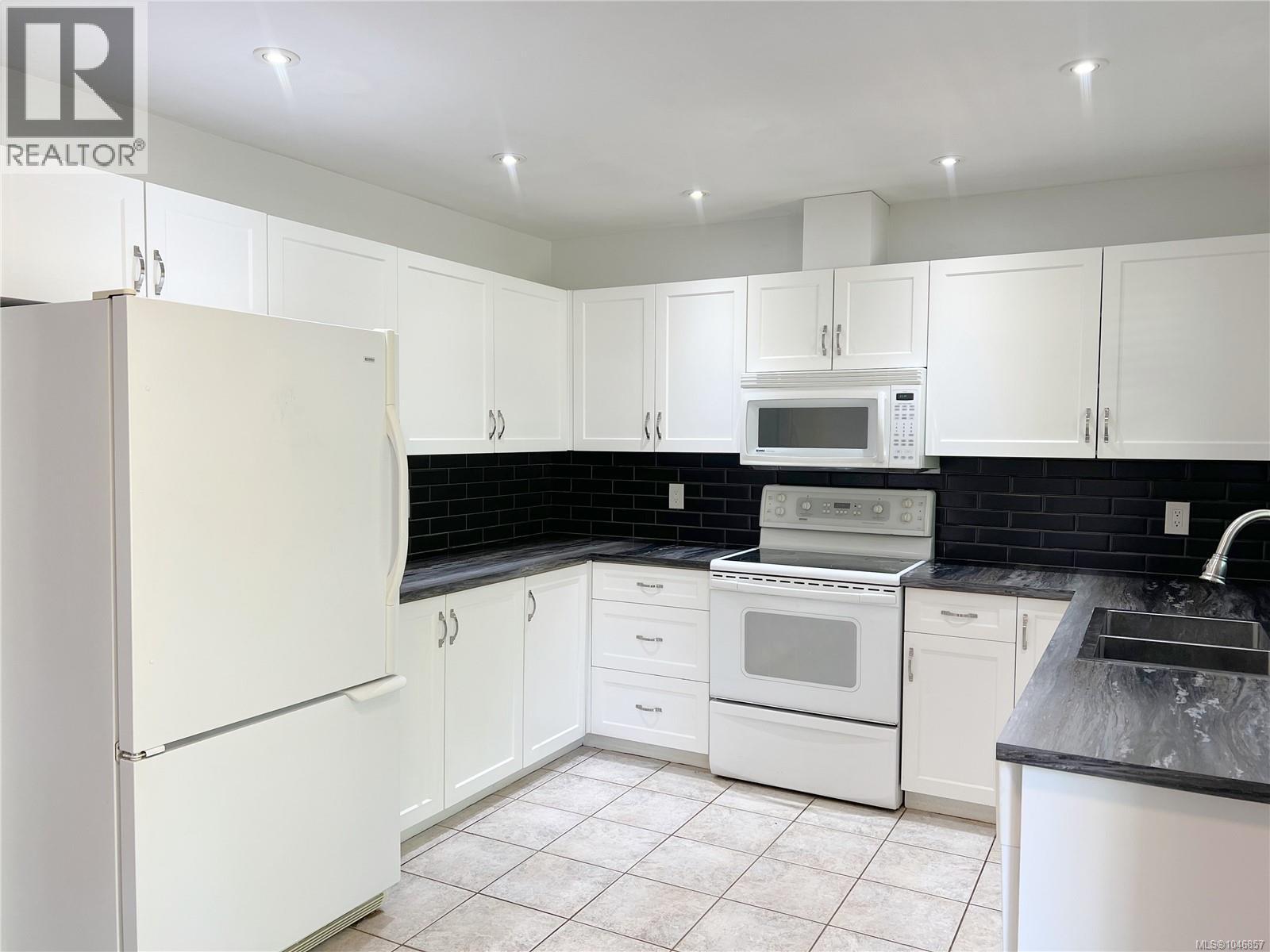 Residential in Gold River 3