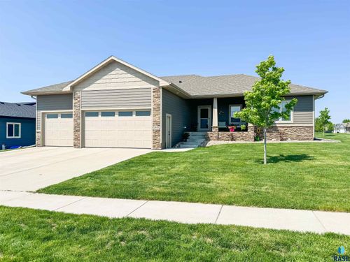 2601 E Sunburst Dr, Brandon, SD, 57005-6717 | Card Image