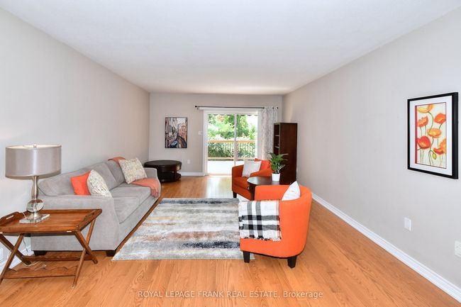 7 Village Cres, Condo with 3 bedrooms, 3 bathrooms and 1 parking in Peterborough ON | Image 5