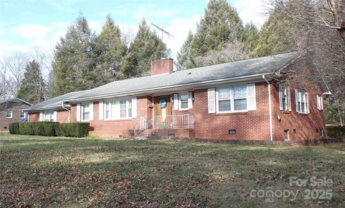 105 Woodlawn Dr, Morganton, NC, 28655-3653 | Card Image