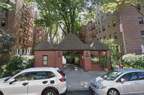 5e-118-66 Metropolitan, New York, NY, 11415 | Card Image