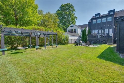 21 Old Colony Dr, Larchmont, NY, 10538-3812 | Card Image