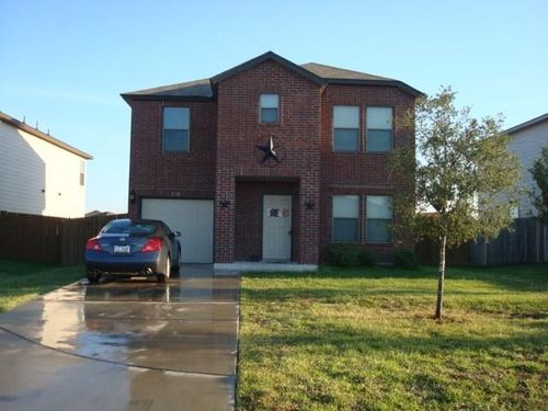 530 Tower Dr, Kyle, TX, 78640-5565 | Card Image