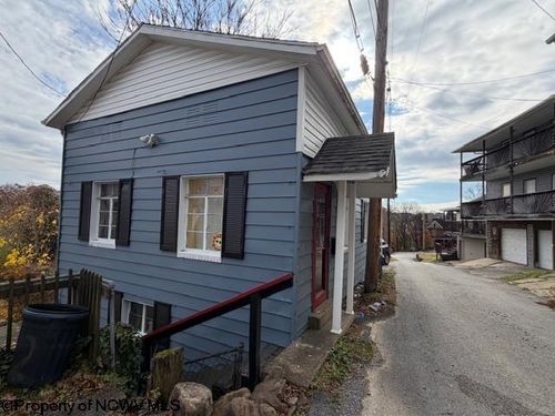 1013 Fay St, Fairmont, WV, 26554-1623 | Card Image
