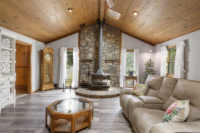 Custom Floor to Ceiling Stone | Image 14