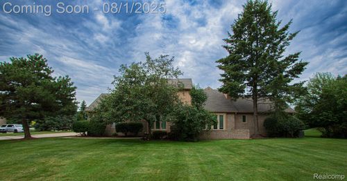 1211 Autumn Dr, Troy, MI, 48098-5109 | Card Image
